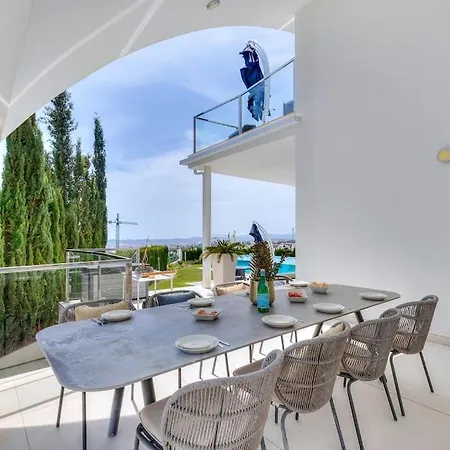 Villa Espectacular In Higueron *